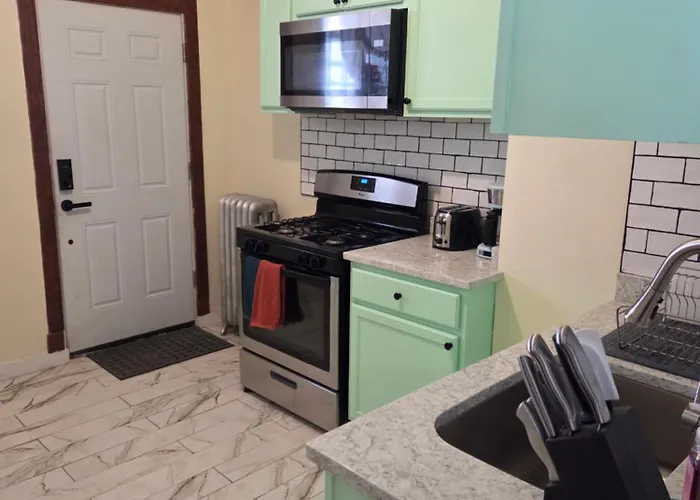 Midway Park - Landmark District Apartment *